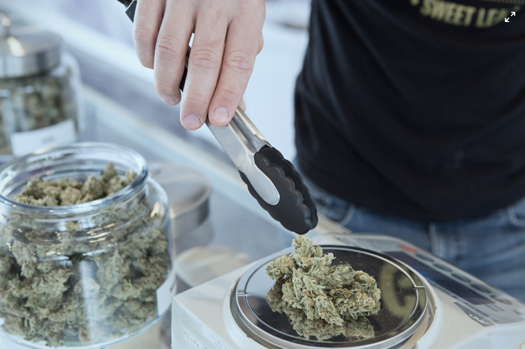 Secure Cannabis Banking: A Comprehensive Guide for Financial Compliance